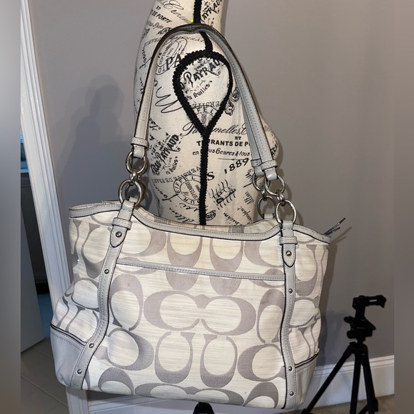 COACH VINTAGE ALEXANDRA CANVAS /LEATHER SHOULDER BAG. B-157 - Picture 8 of 14